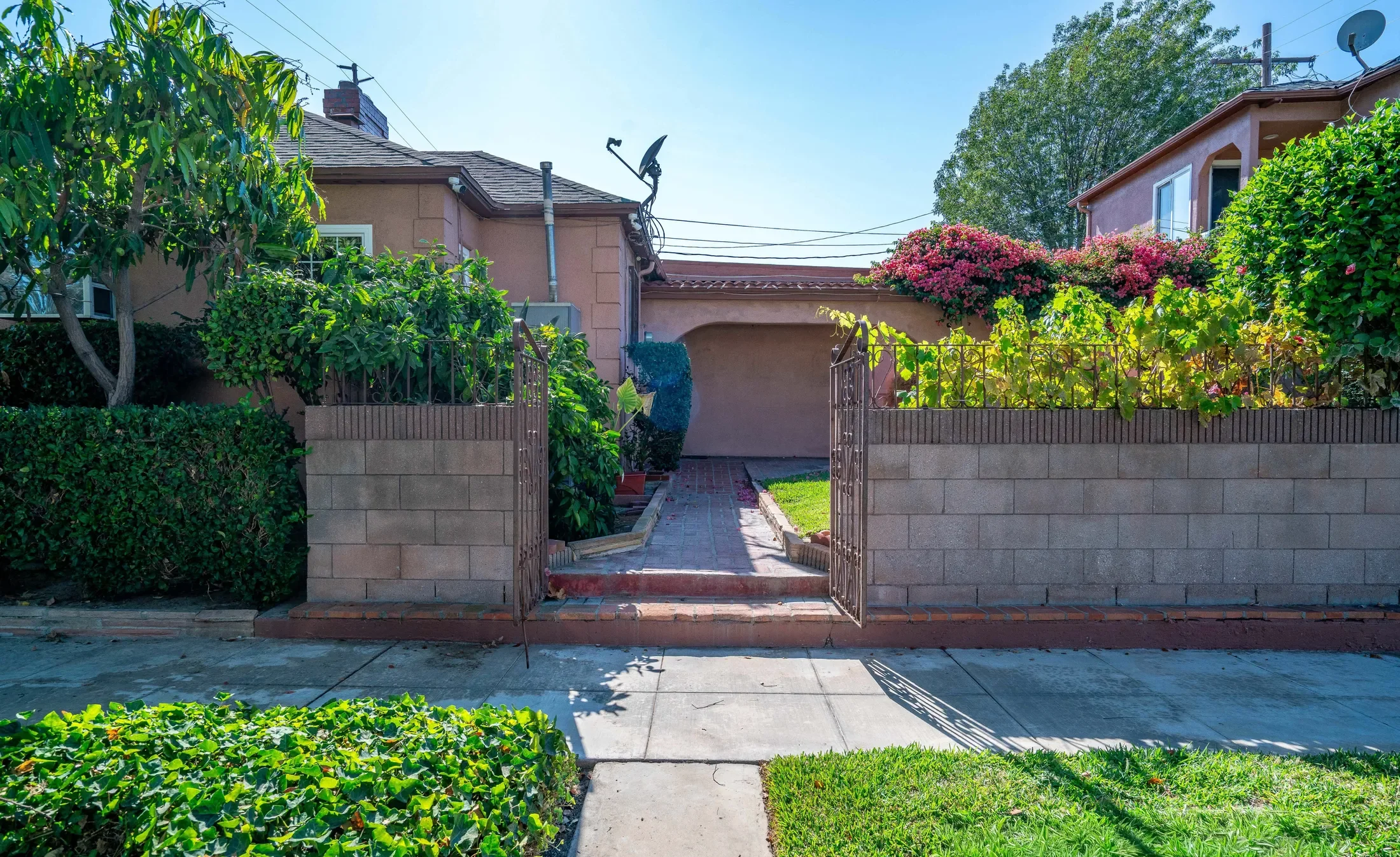 2013 South Palm Avenue , Alhambra, CA 91803, Alhambra, California, United States. - Photo 2