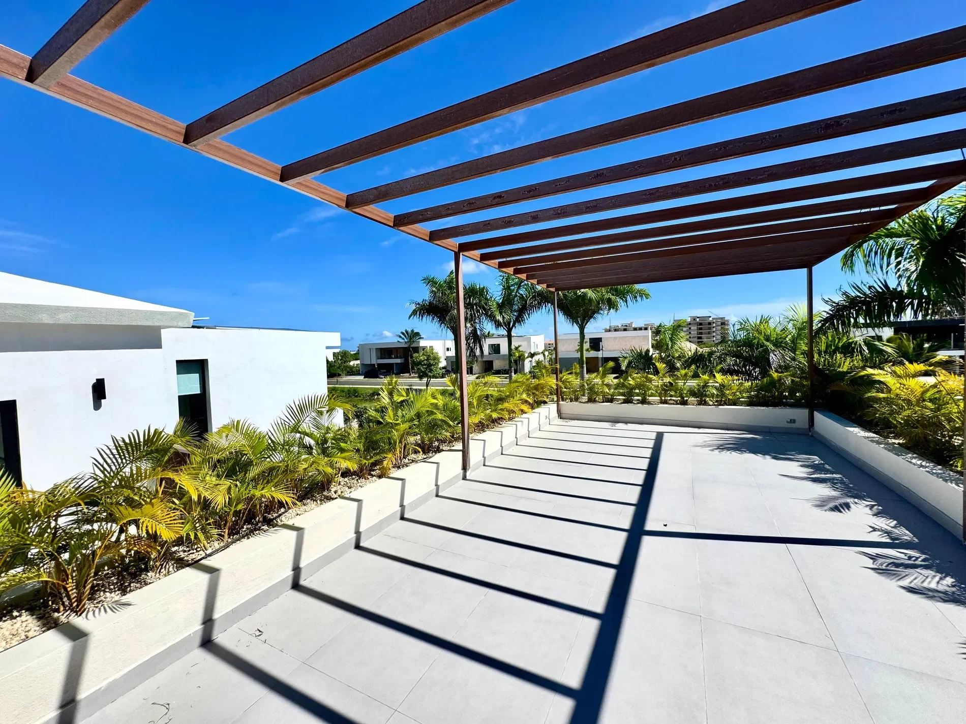 Exterior photo 6