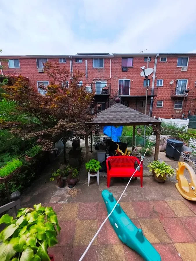 9505  Schenck St, New York, New York, United States. - Photo 12