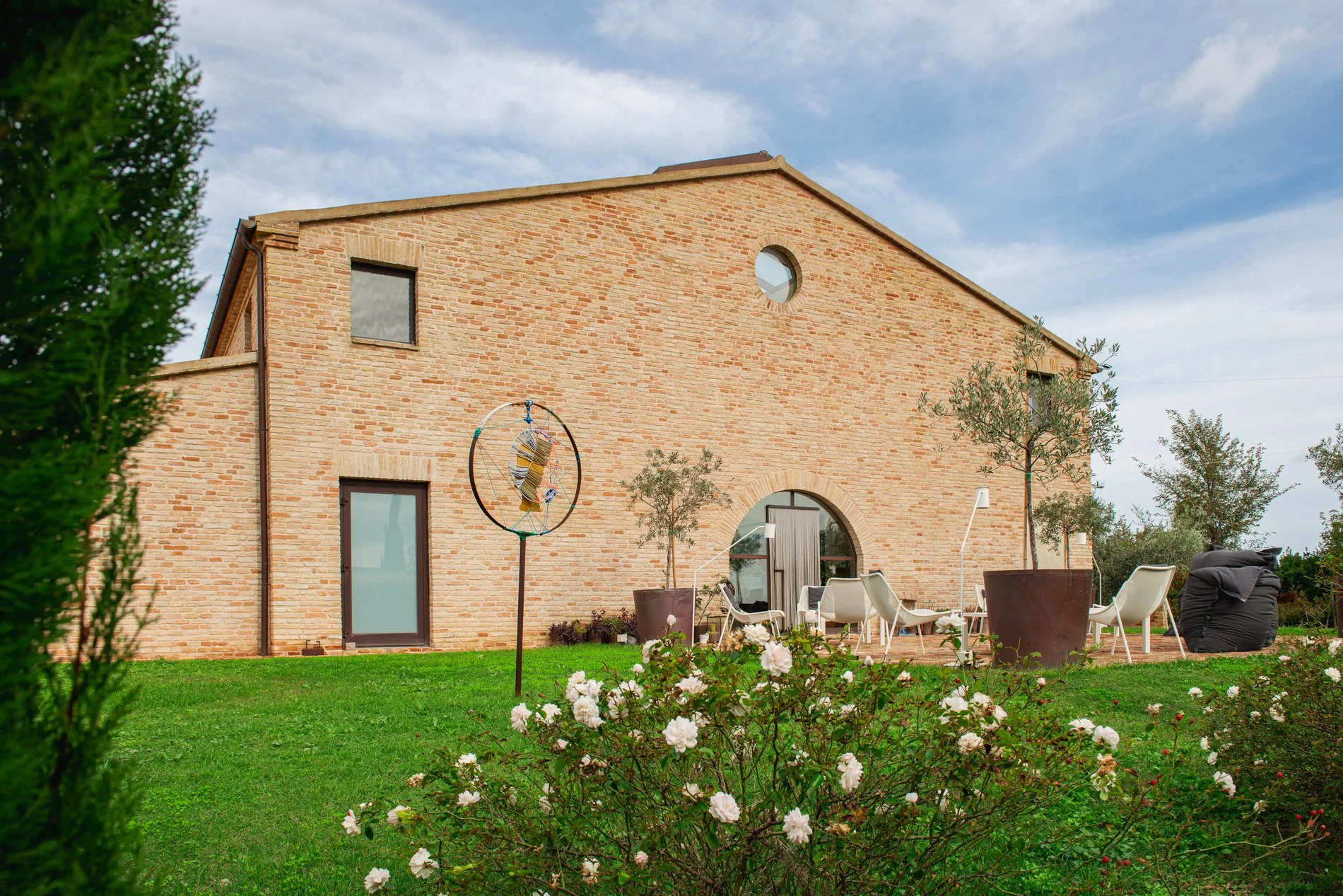 Exterior photo 2