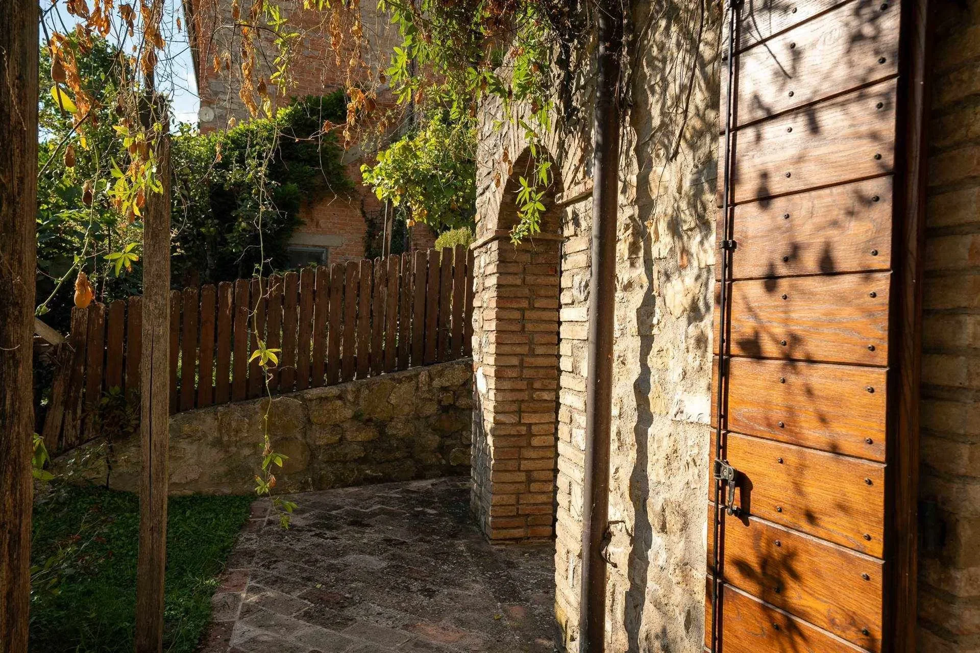 Exterior photo 12