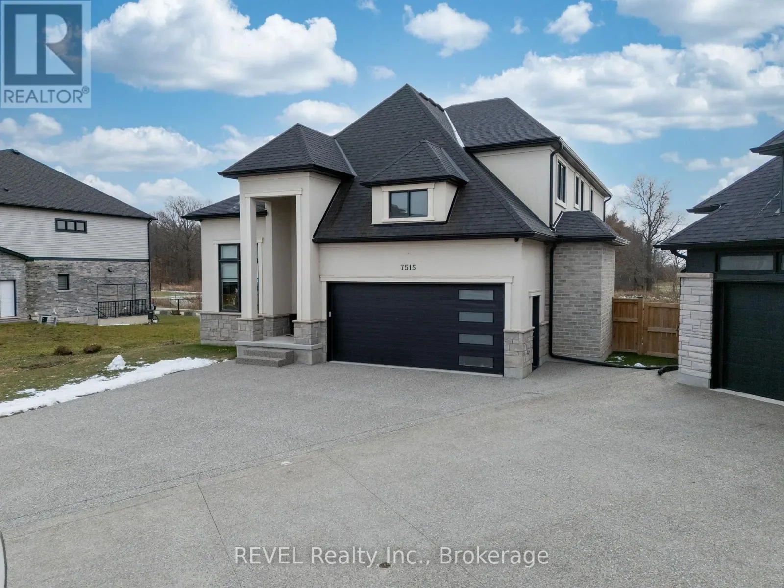 Exterior photo 2