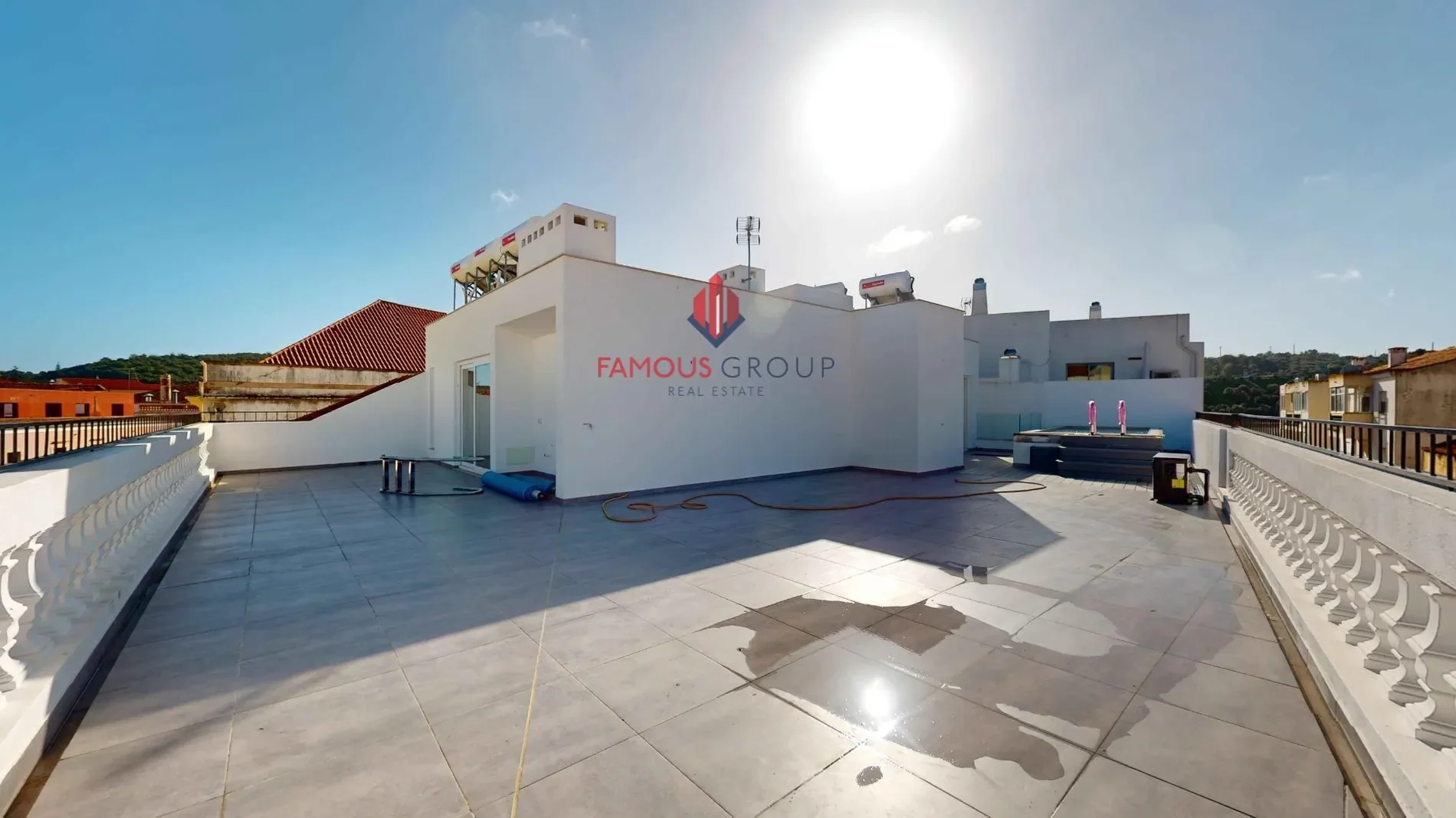 Exterior photo 5