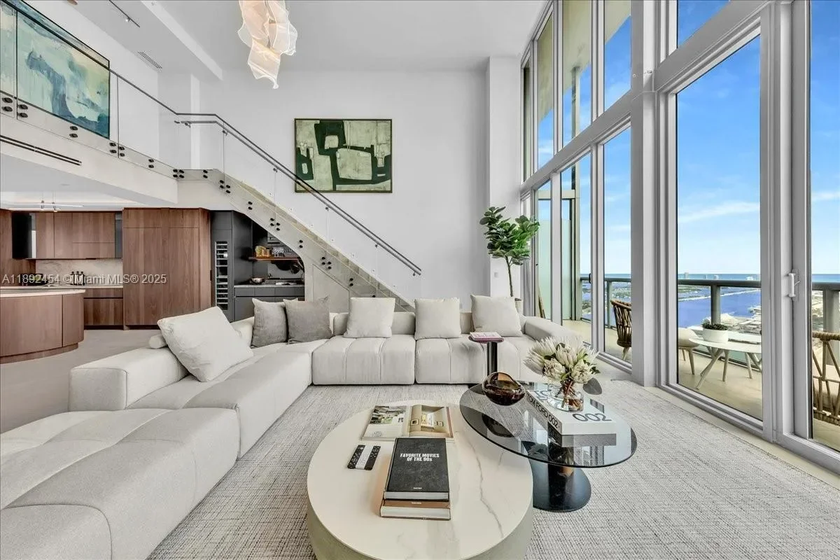 888 Biscayne Blvd #PH 5704, Miami, FL 33132, Miami, Florida, United States. - Photo 43