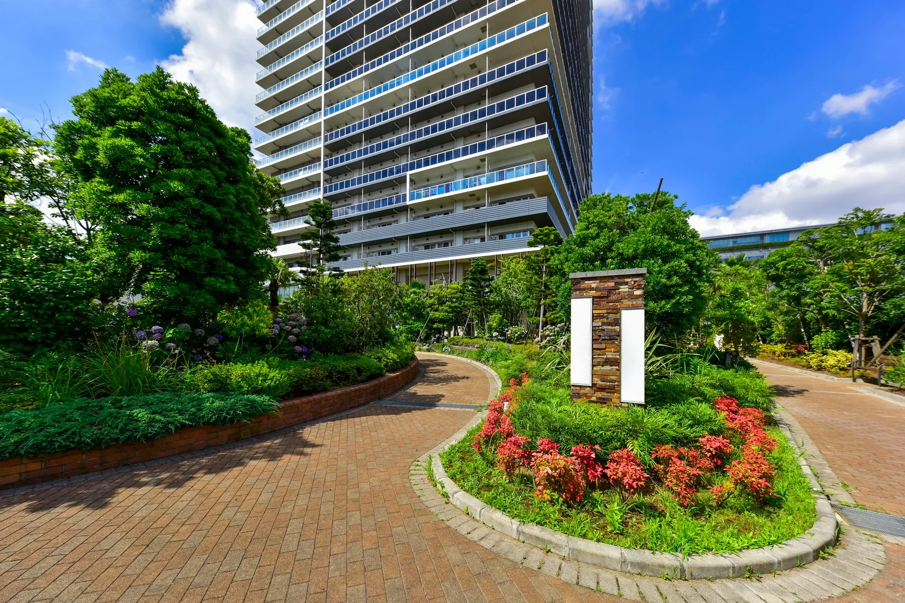 Exterior photo 6