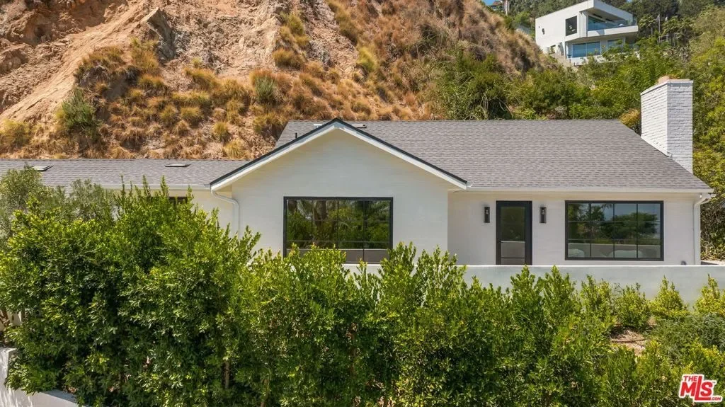 8353 Sunset View Drive, Los Angeles, California, United States. - Photo 10