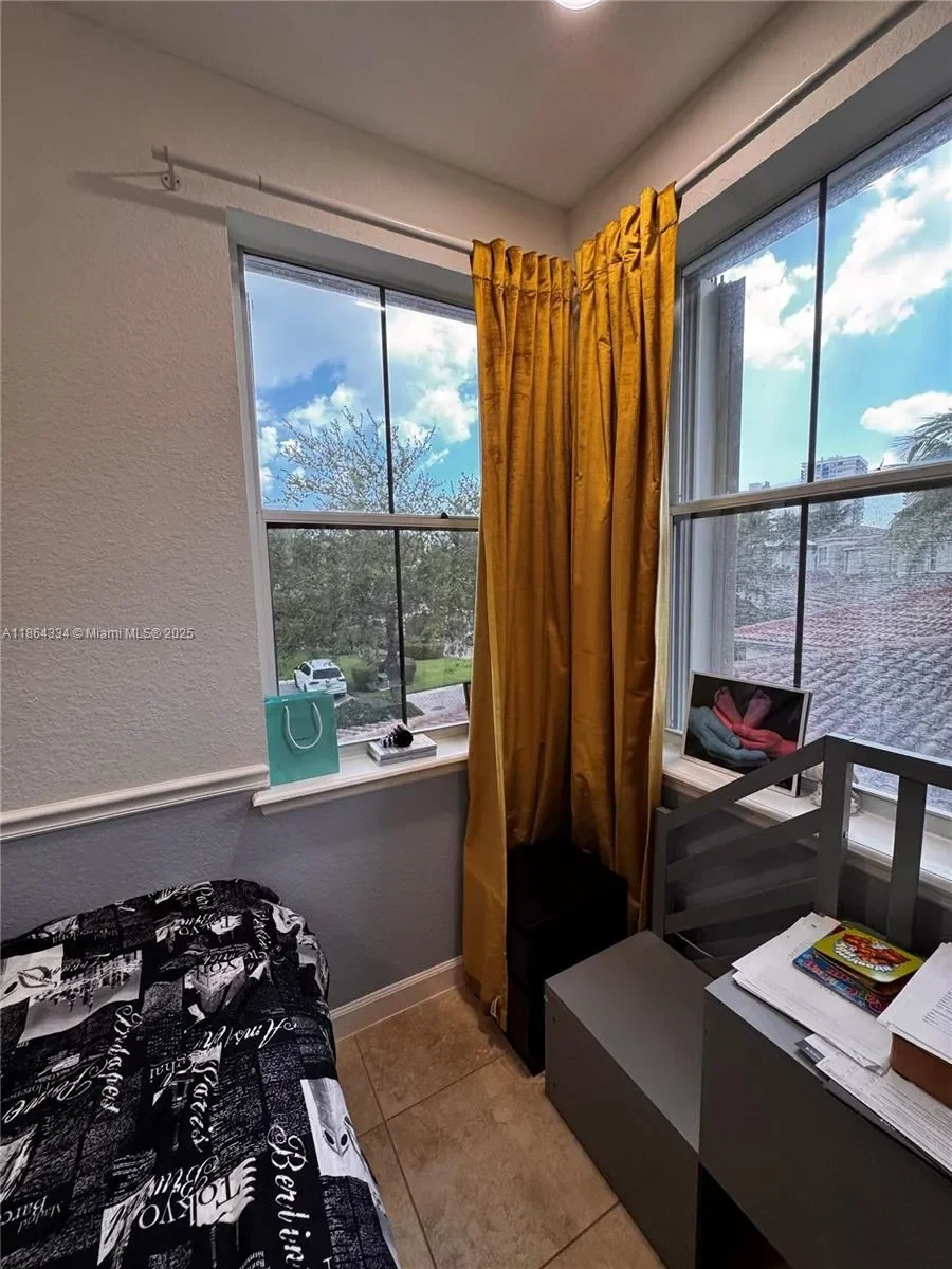 876 W Spinnaker Dr W, Hollywood, Florida, United States. - Photo 22
