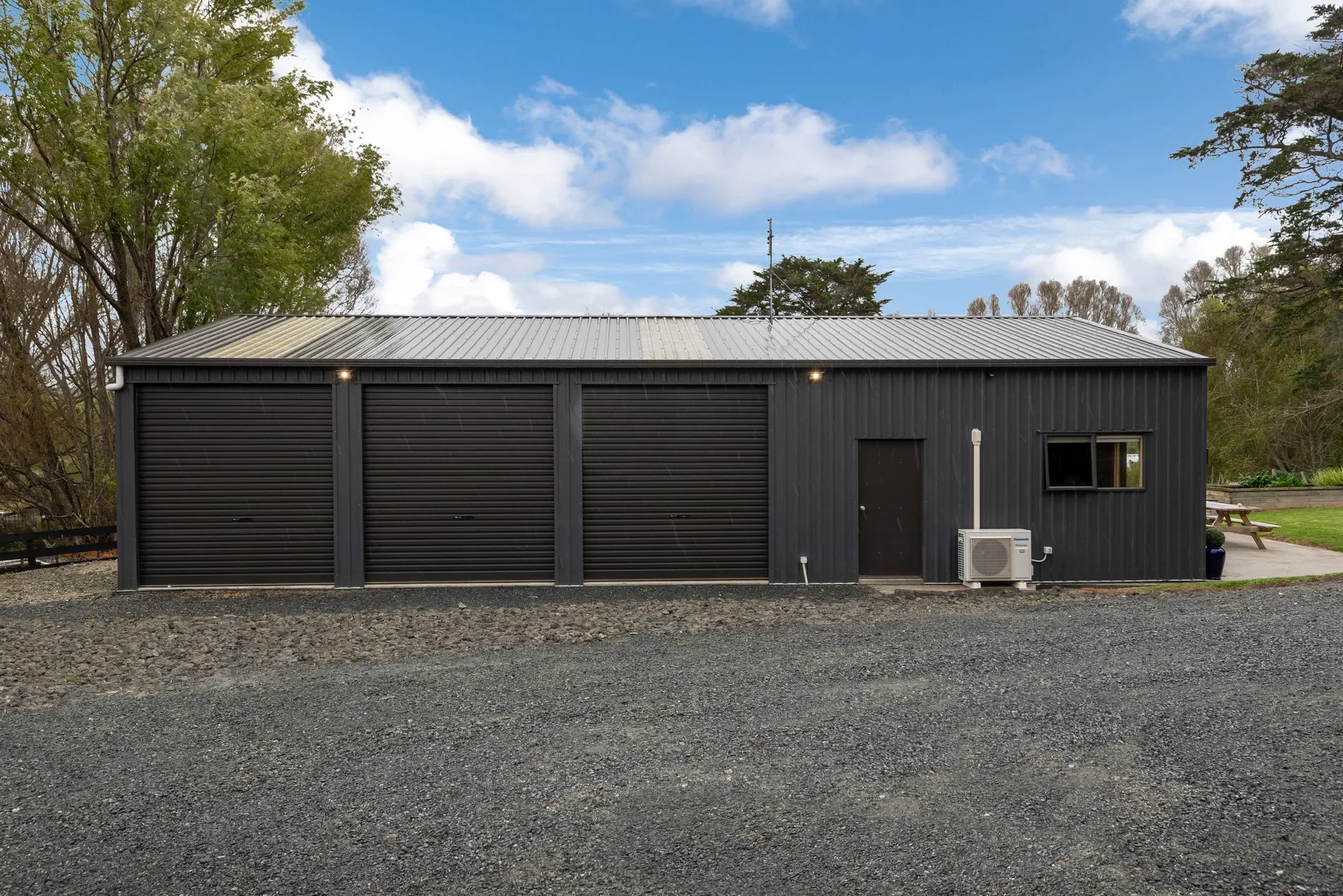 Exterior photo 4