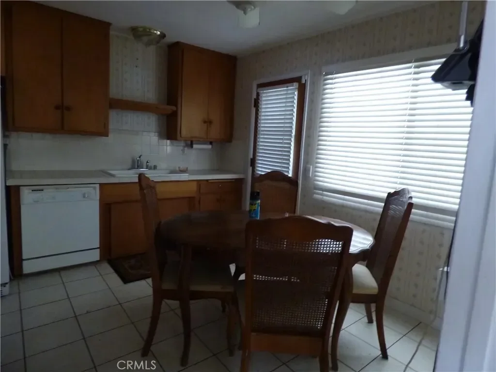 10902 Poindexter, Garden Grove, California, United States. - Photo 4