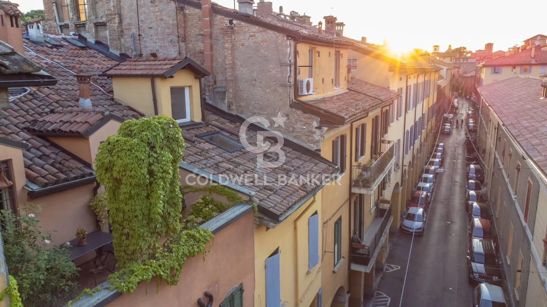 Via San Petronio Vecchio, Bologna, Emilia-Romagna, Italy. - Photo 10