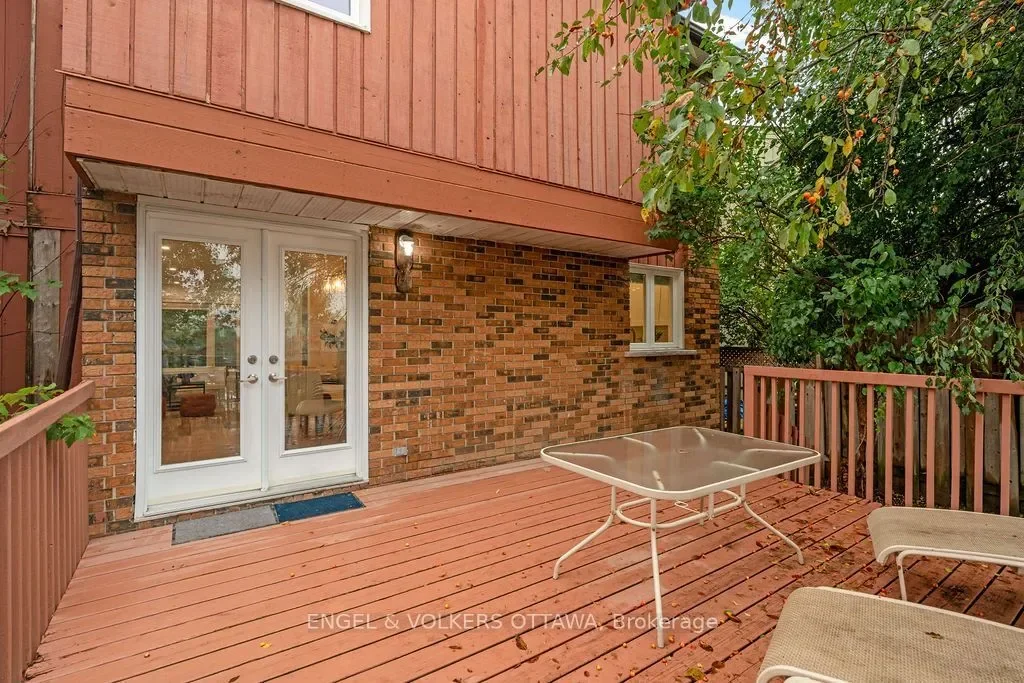 Exterior photo 4