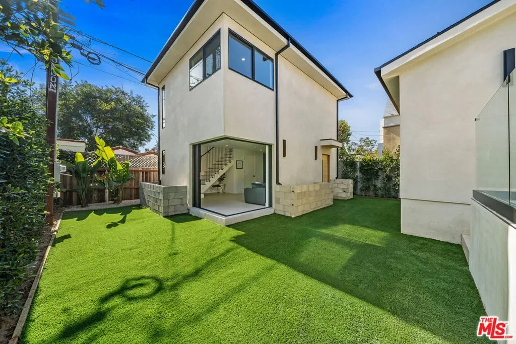8982 Norma Place, Los Angeles, California, United States. - Photo 2