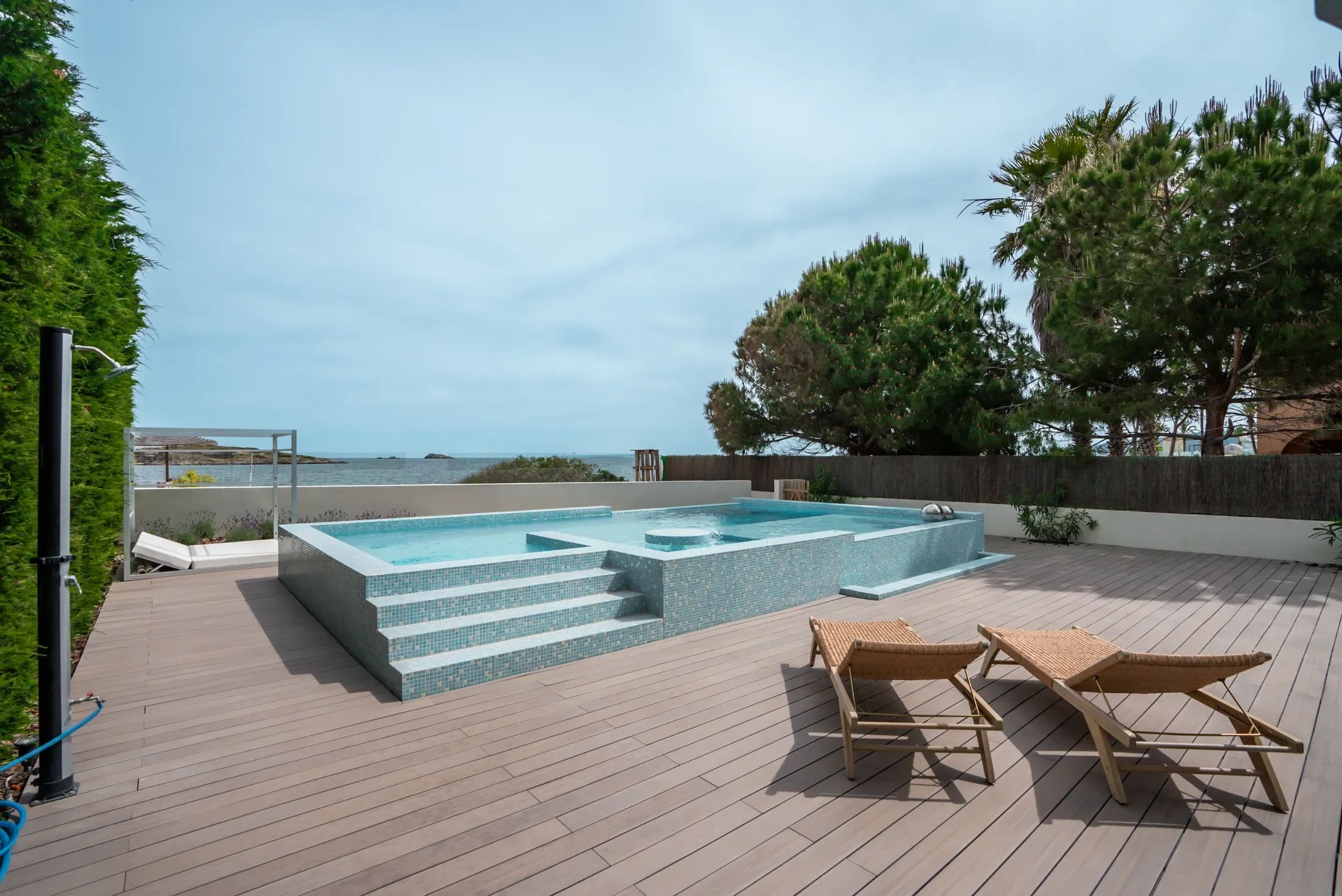 Exterior photo 7