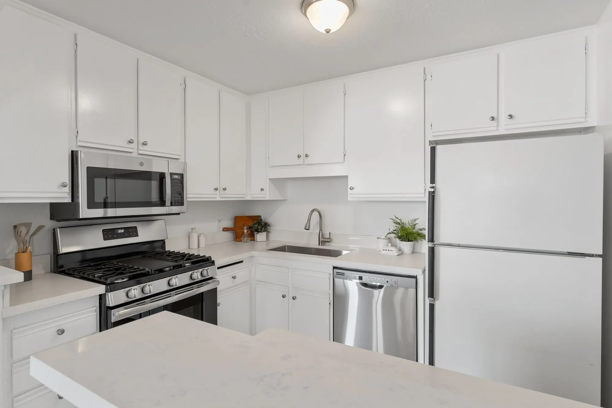 11939 Weddington Street 313, Valley Village, CA 91607, Los Angeles, California, United States. - Photo 12