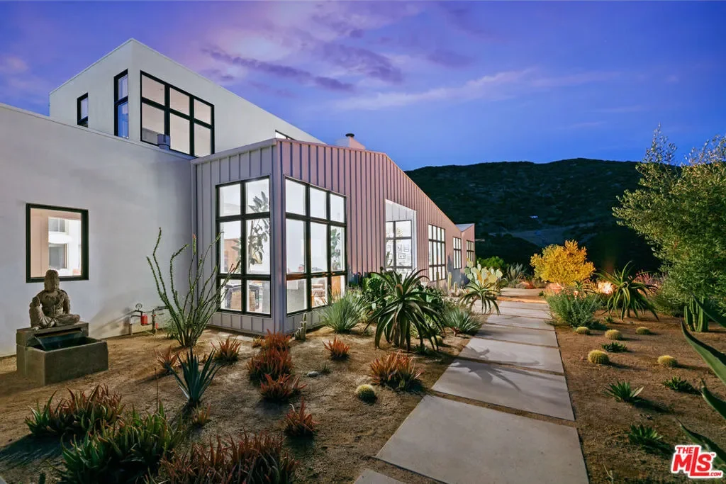 34067 Mulholland Highway, Malibu, California, United States. - Photo 11