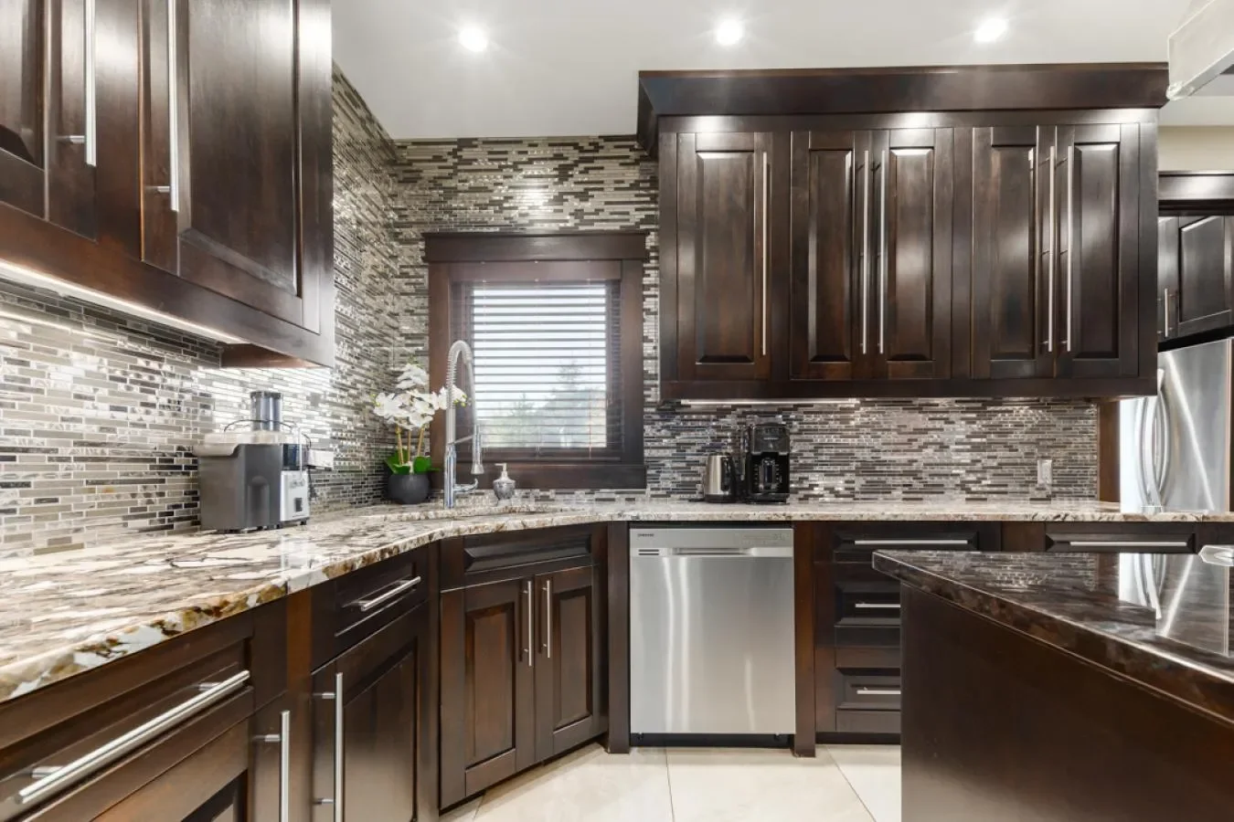 33009 Mountain Glen View, Cochrane, Alberta, Canada. - Photo 17
