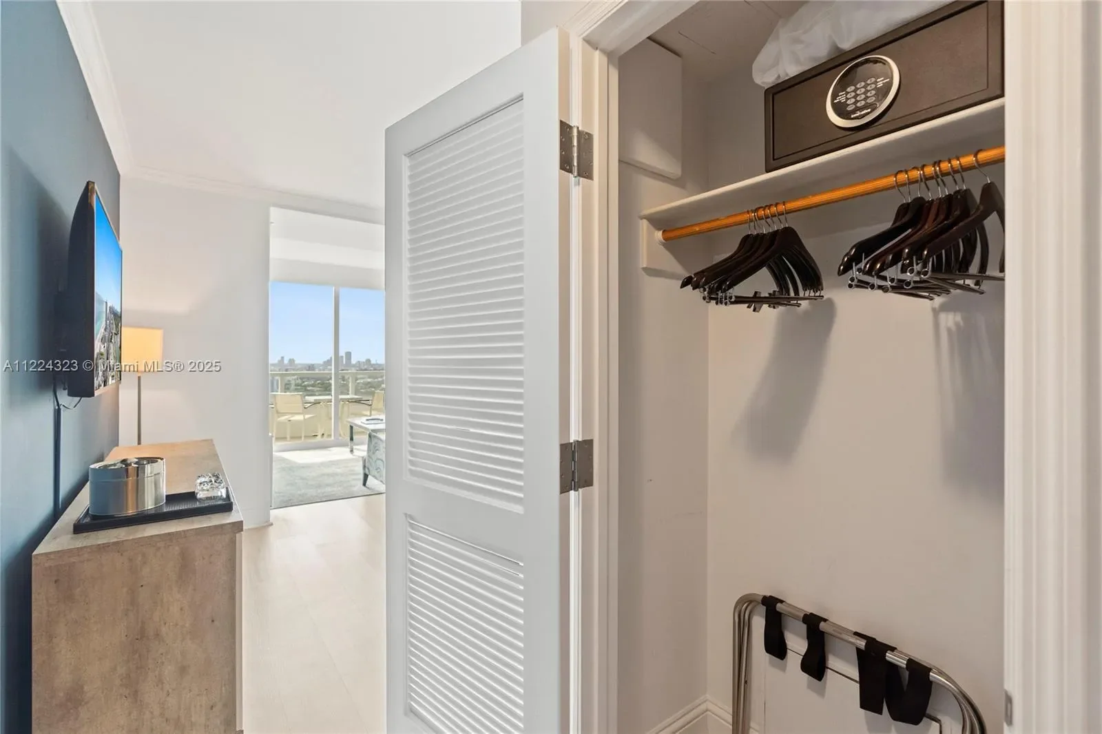 4401 COLLINS AV 2906/2908, Miami Beach, Florida, United States. - Photo 35