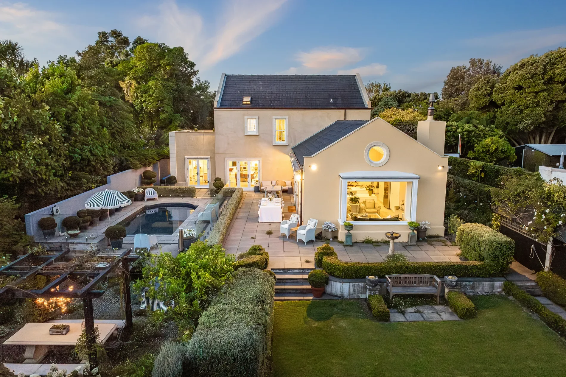 Exterior photo 10