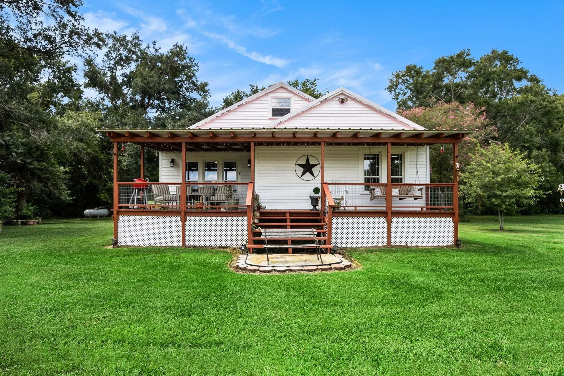 Exterior photo 3