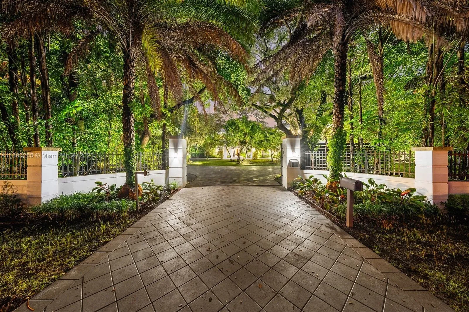 8923 Ludlam Rd., Coral Gables, Florida, United States. - Photo 3