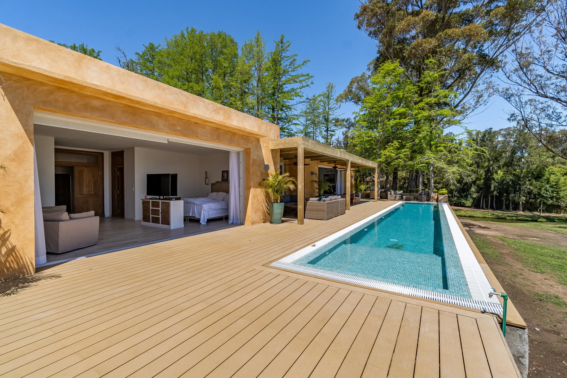 Exterior photo 5
