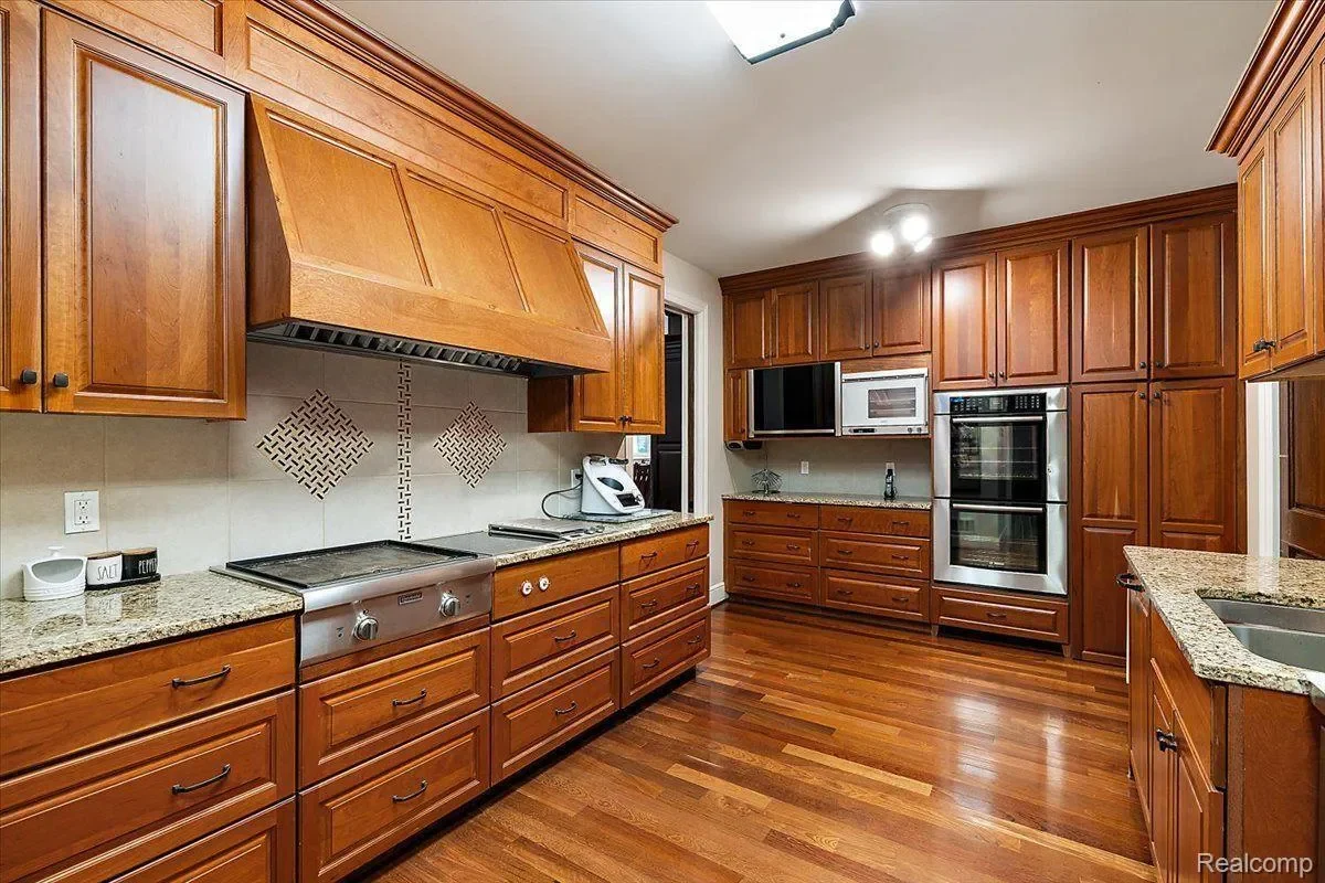 1330 Oxford Road, Bloomfield Charter Township, MI 48304, Birmingham, Michigan, United States. - Photo 47
