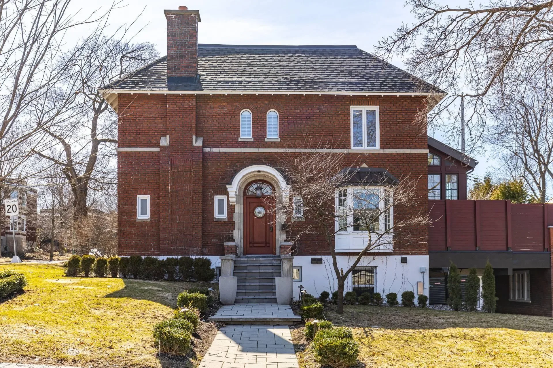 Exterior photo 7