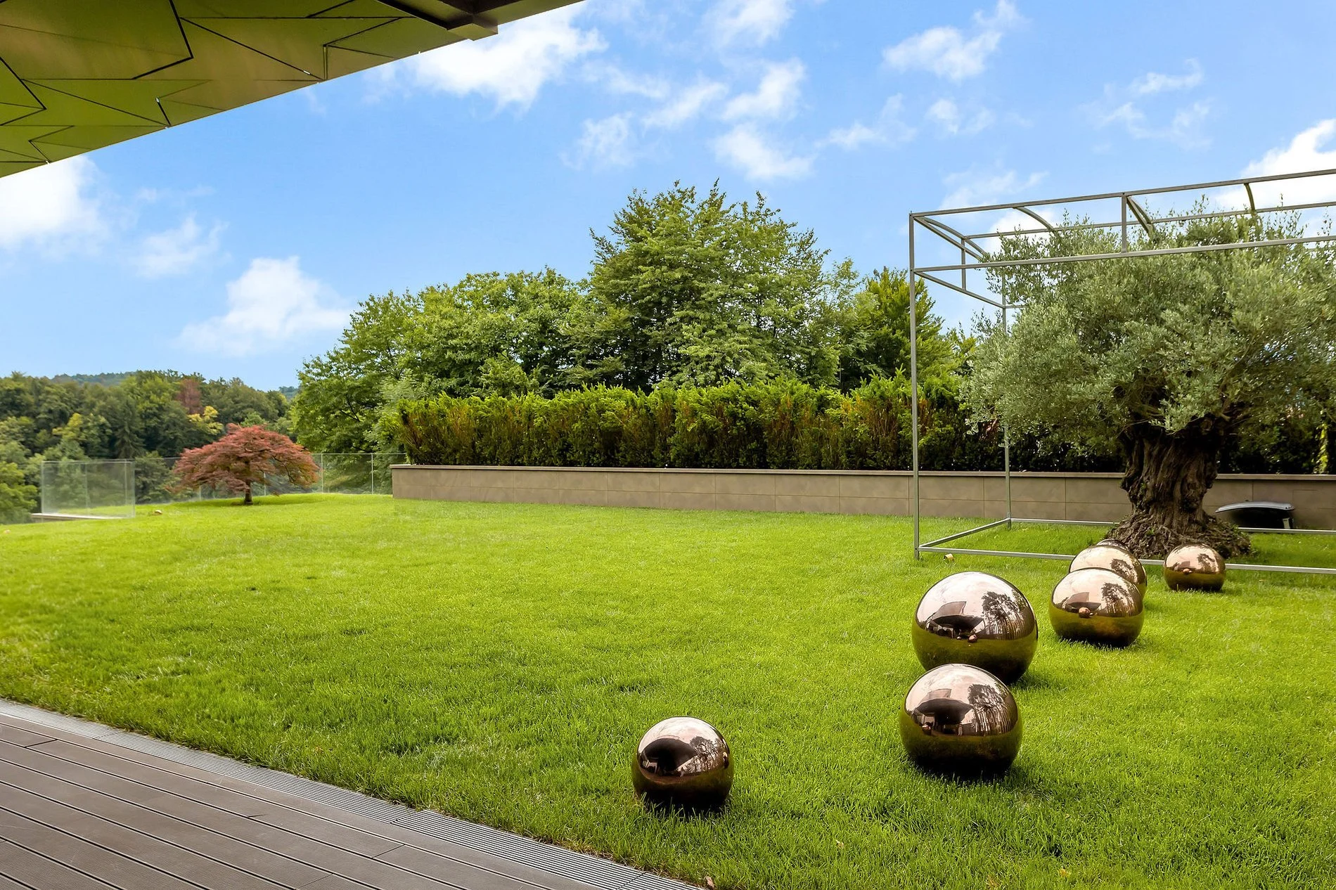 Exterior photo 5