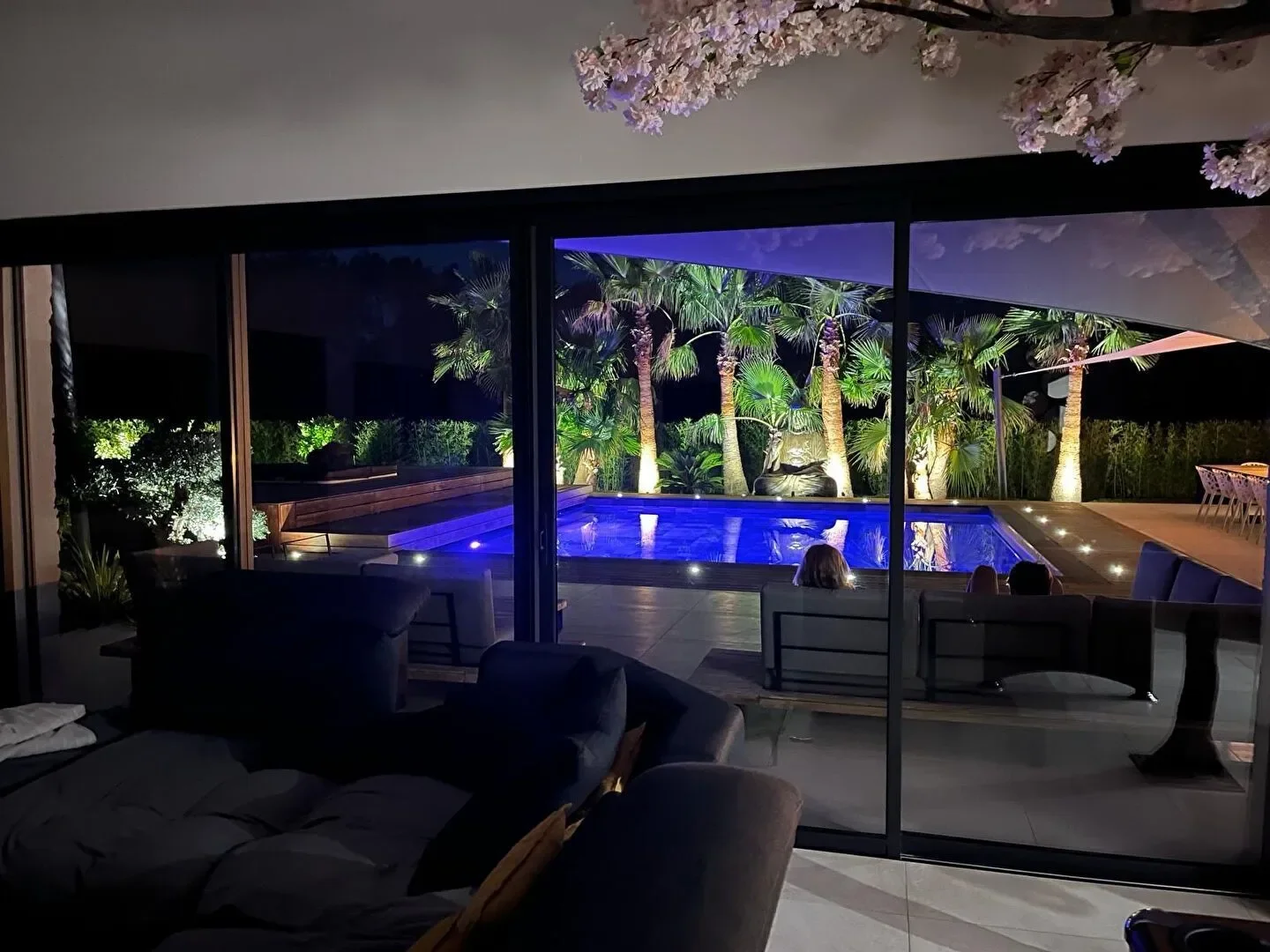 Exterior photo 5