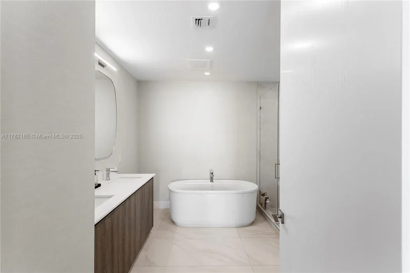 17550 Collins Ave 1404, Golden Beach, Florida, United States. - Photo 18