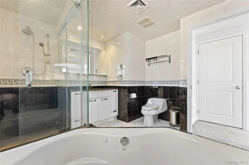 6435 Marathon Parkway, Little Neck, NY 11362, New York, New York, United States. - Photo 26