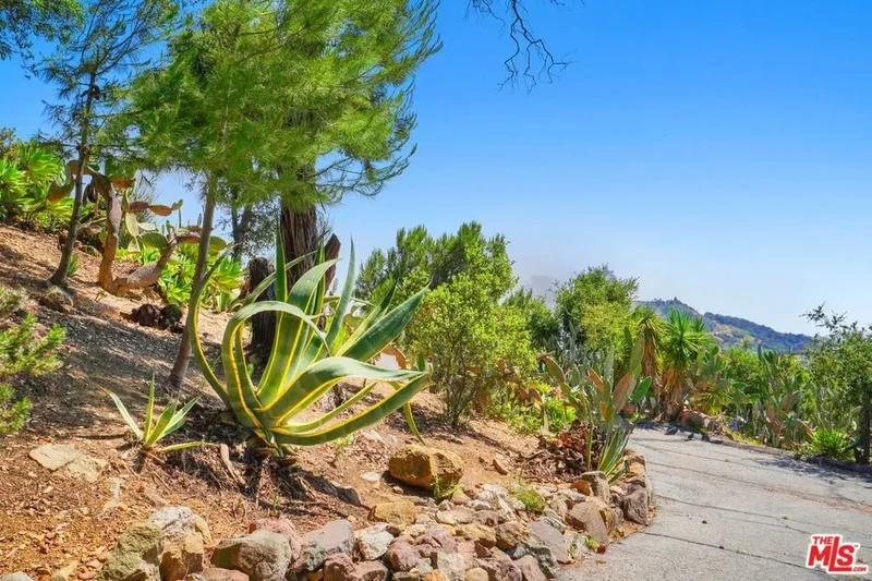 190 Loma Metisse Road, Malibu, California, United States. - Photo 5