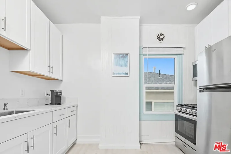 51 Sunset Avenue, Los Angeles, California, United States. - Photo 21