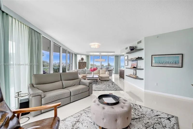 6051 N Ocean Dr 404, Hollywood, Florida, United States. - Photo 15
