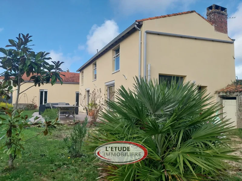 STE PAZANNE BOURG: charming and high-quality house (203 m2 +