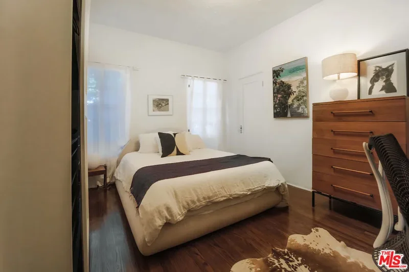 2563 N Beachwood Drive, Los Angeles, California, United States. - Photo 4