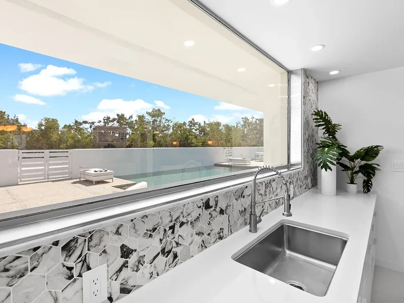 7647 SANDERLING ROAD, Siesta Key, Florida, United States. - Photo 25