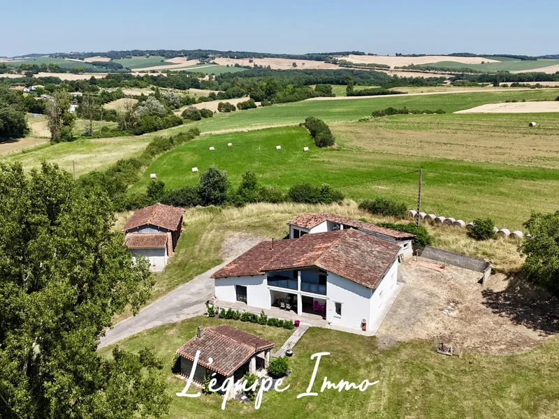 House 6 room(s) 4 bedroom(s) 205 m²