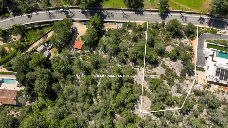 Plot of 2.003m2 in the new part of Son Vida with views.