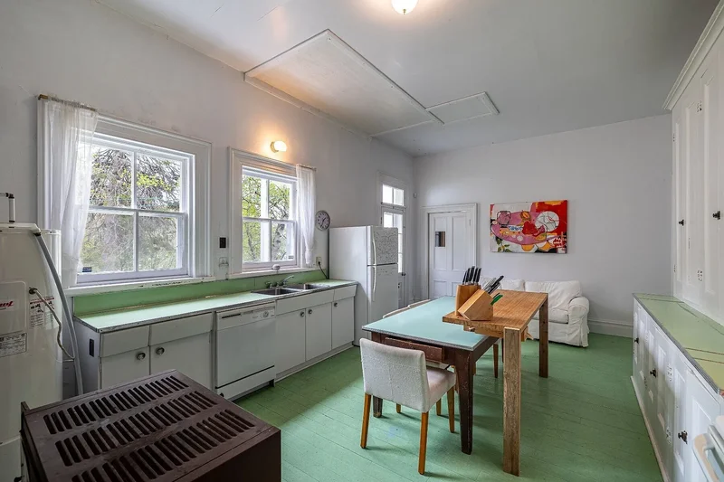 176 Rue du Bord de l'Eau, Tadoussac, QC G0T2A0, Tadoussac, Quebec, Canada. - Photo 2