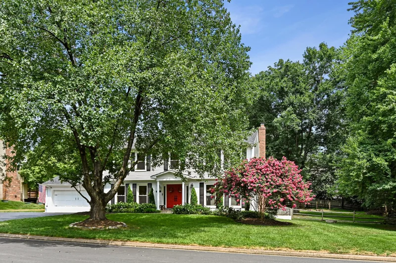 10302 Galpin Court, Great Falls, VA 22066, Great Falls, Virginia, United States. - Photo 5
