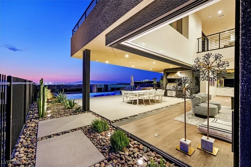 807 Magnum Cliff Court, Henderson, Nevada, United States. - Photo 11