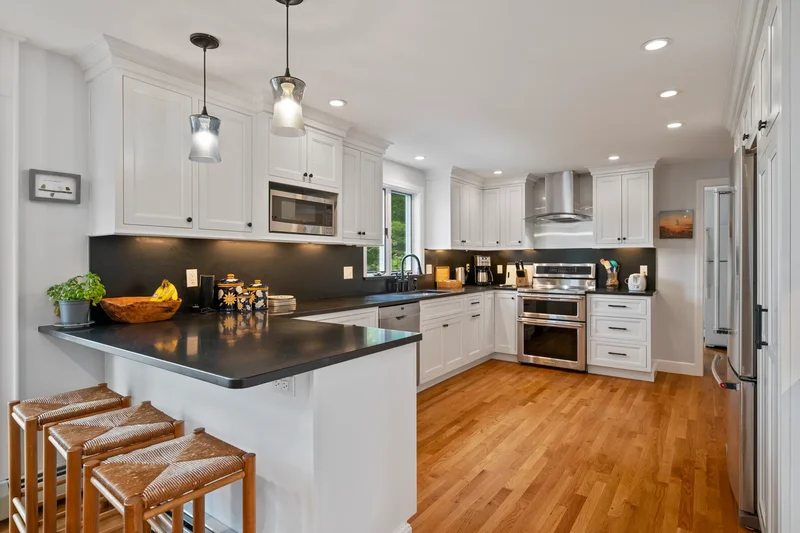 26 Forest Avenue , Swampscott, MA 01907, Swampscott, Massachusetts, United States. - Photo 7