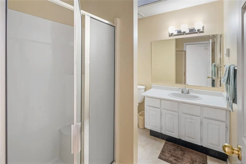 10084 Third St 6, Sidney, British Columbia, Canada. - Photo 20