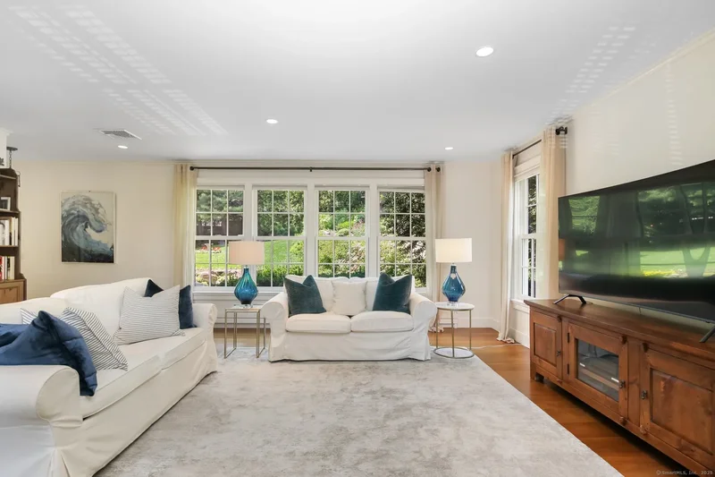216 Hillspoint Road, Westport, CT, 06880, USA, Westport, Connecticut, United States. - Photo 37