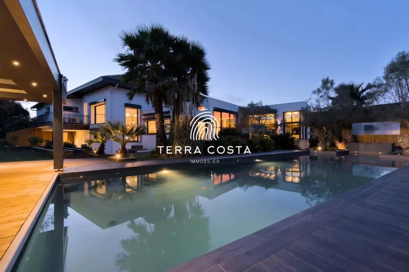 Family or reception home, in a serene setting near Biarritz