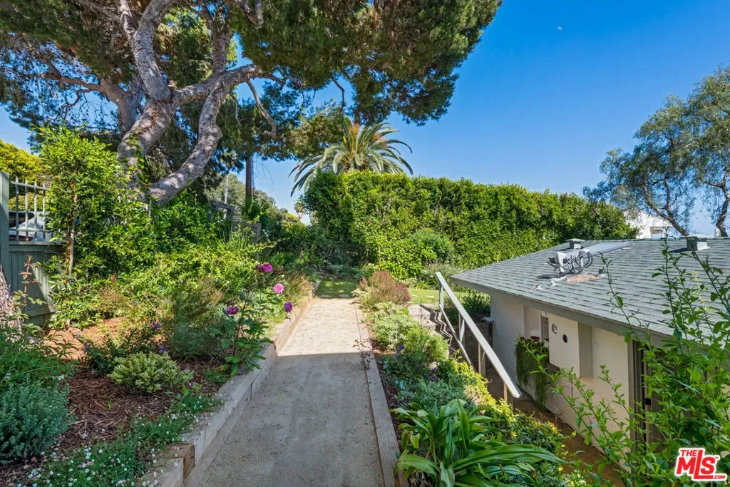 31562 Broad Beach Road, Malibu, California, United States. - Photo 26