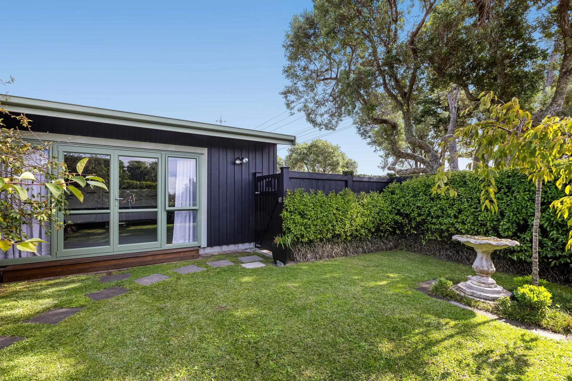 Exterior photo 4