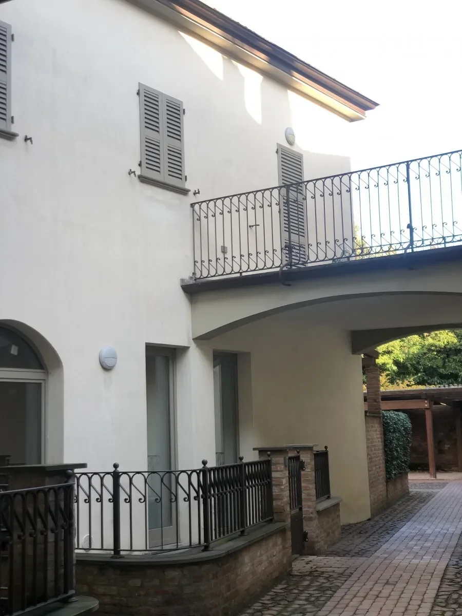 Exterior photo 6