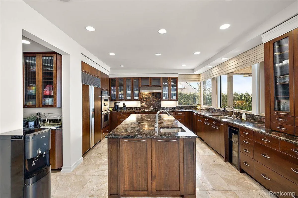 3468 PINE ESTATES Drive, West Bloomfield Charter Township, MI 48323, Orchard Lake Village, Michigan, United States. - Photo 3